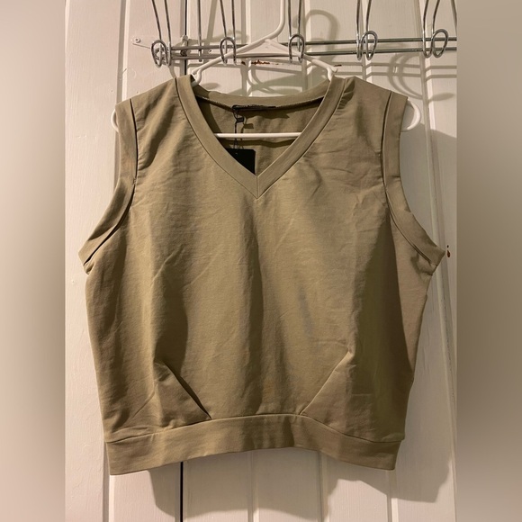 Arrive Guide vest style crop top-medium NWT - Picture 2 of 6